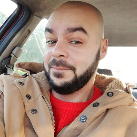 Tomás